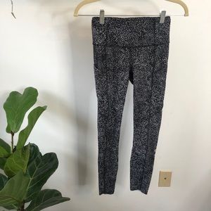 lululemon • b&w leopard print workout leggings